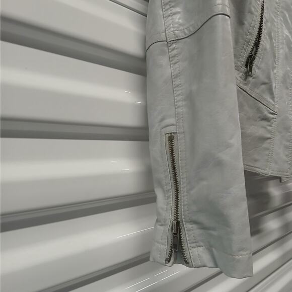 Dolce Cabo Womens Moto Jacket Medium Light Gray Faux Leather Biker Zip Pockets - Picture 6 of 10